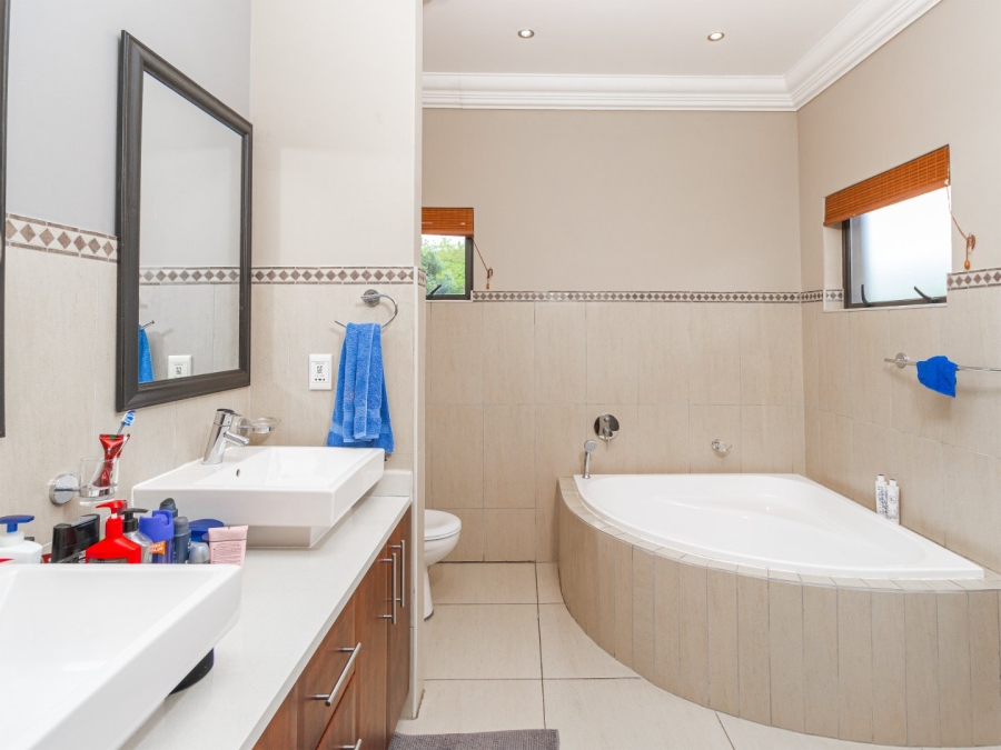 4 Bedroom Property for Sale in Pecanwood Estate North West